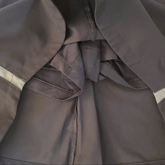 Under Armour activewear skirt w/ built in shorts navy blue Sz 8 - Picture 4 of 8